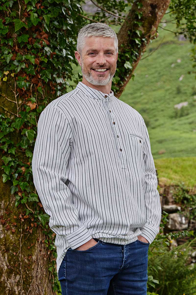 Gammaldags Farfarsskjorta Benvit med svarta ränder