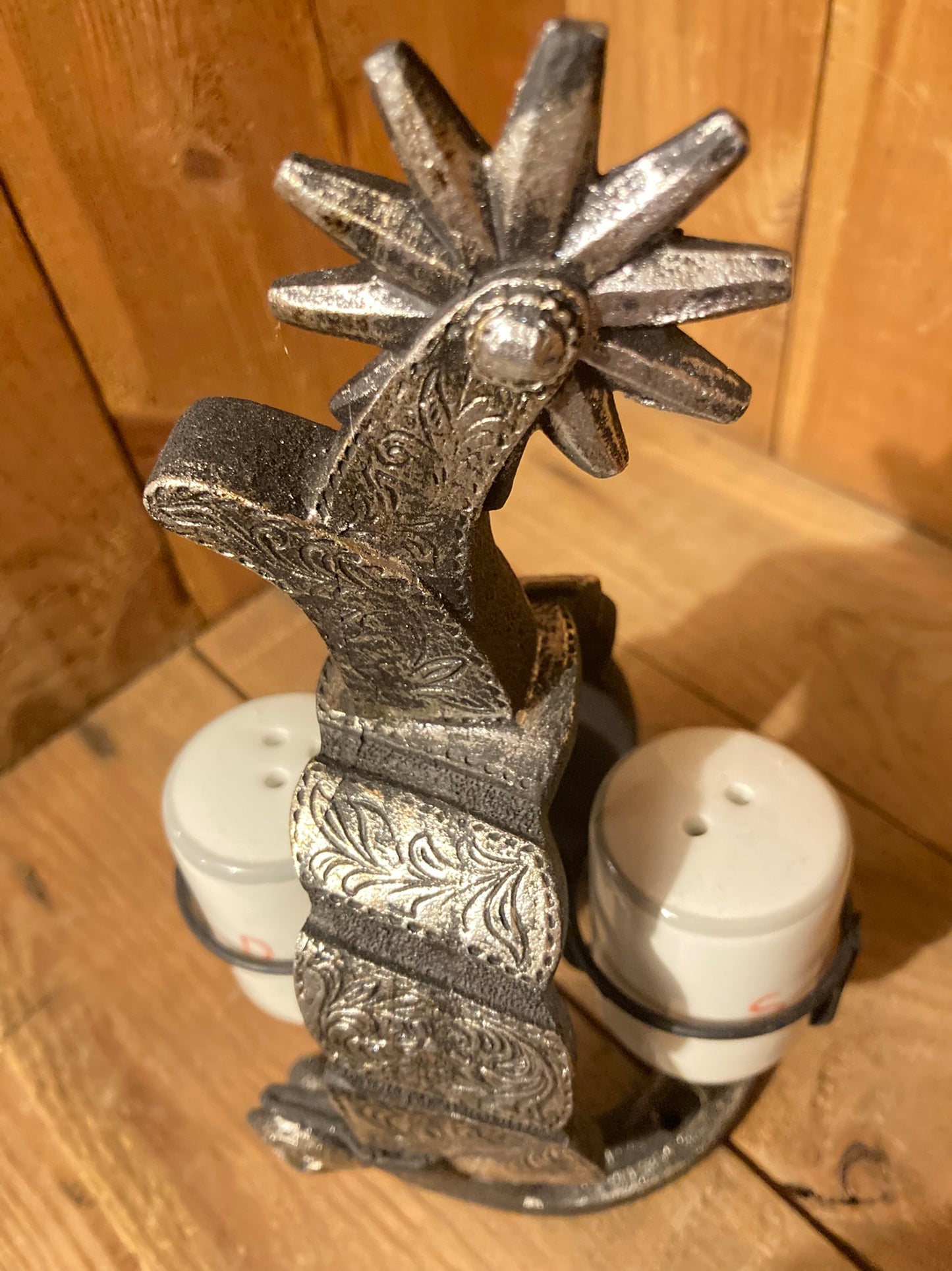 Salt- och pepparkar Sporre