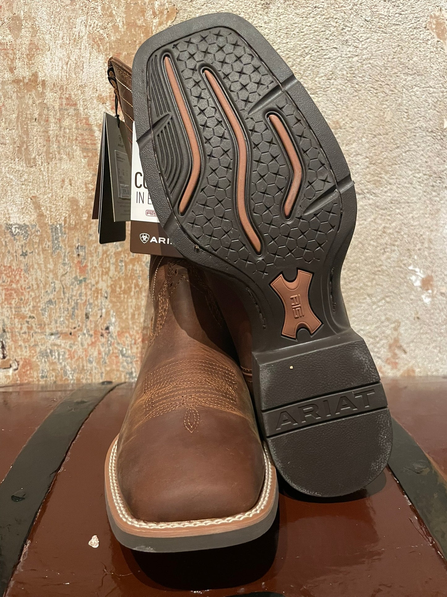 Ariat Sort Wide Square Toe Distressed Brown