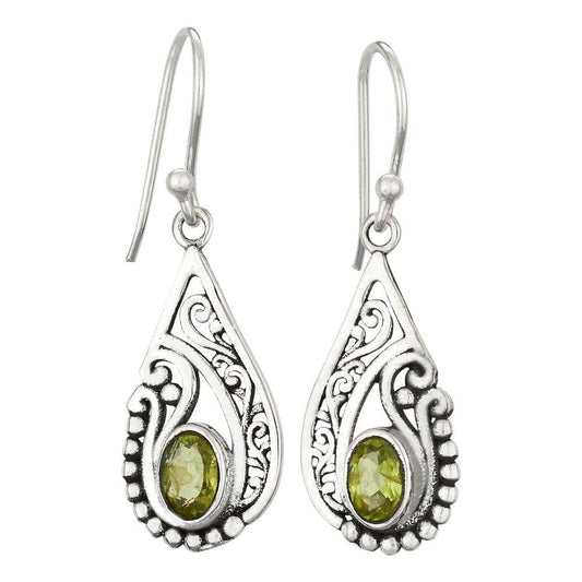 Silverörhängen med Peridot-sten