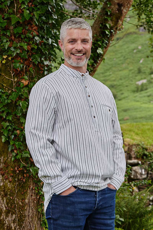 Gammaldags Farfarsskjorta Benvit med svarta ränder