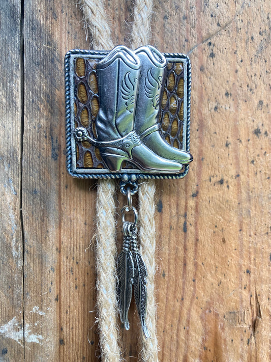 Bolotie Boots med fjäder