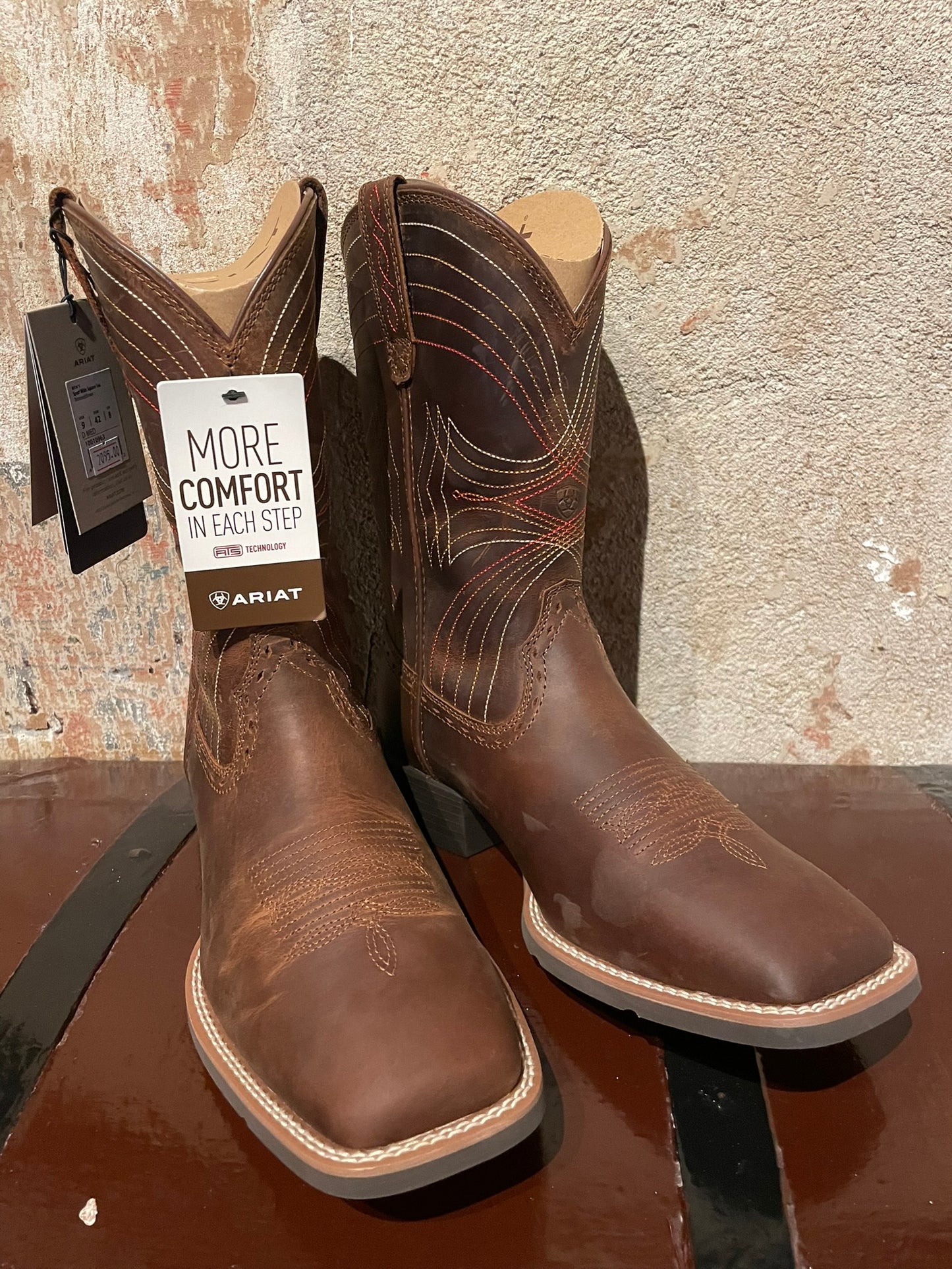 Ariat Sort Wide Square Toe Distressed Brown
