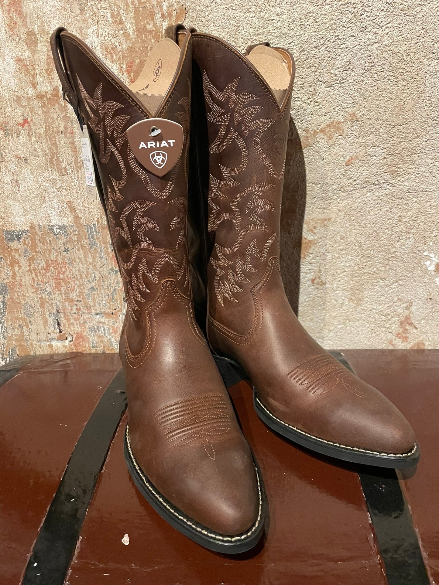 Ariat Heritage Western Round Toe Distressed Brown