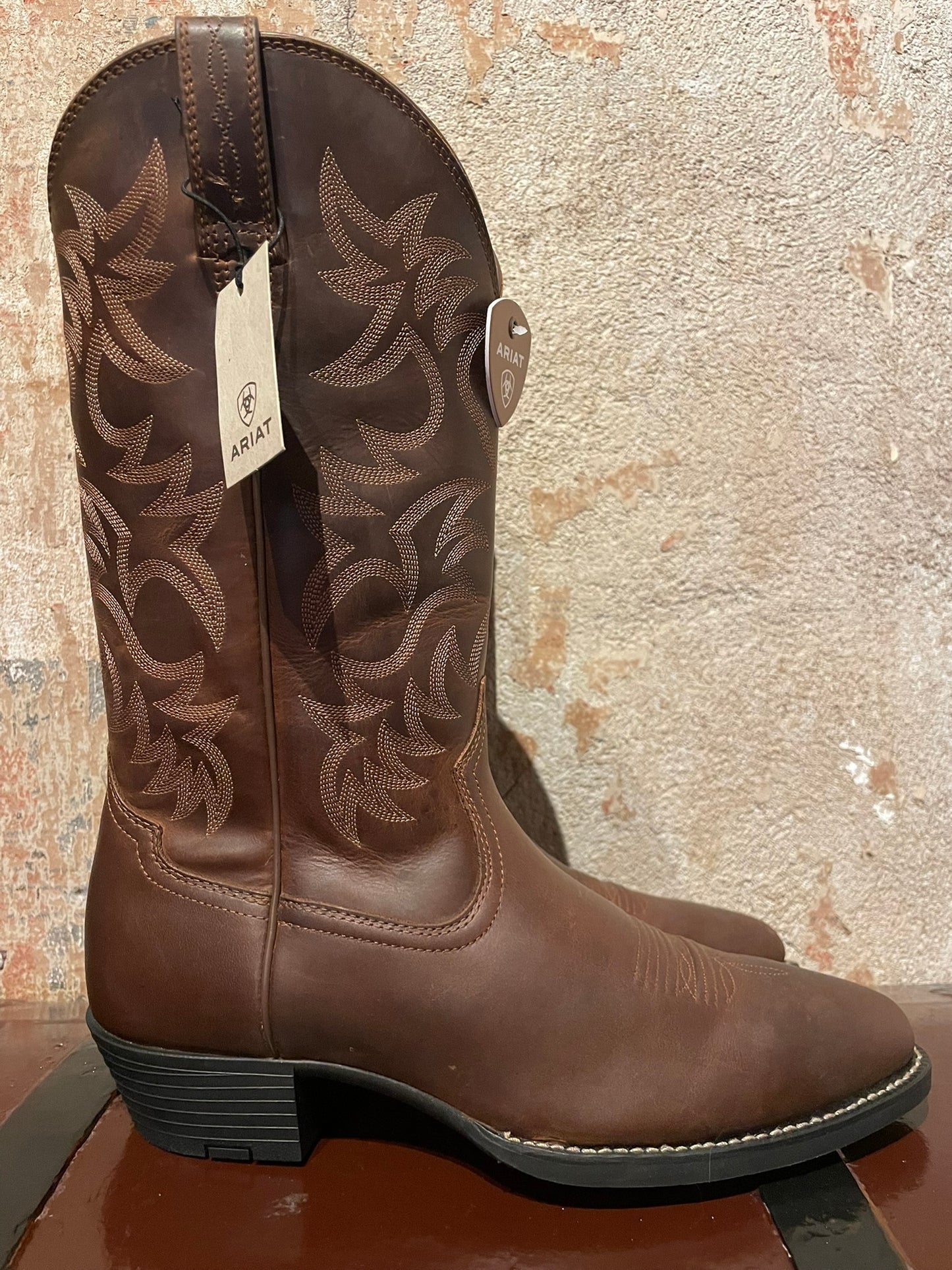 Ariat Heritage Western Round Toe Distressed Brown