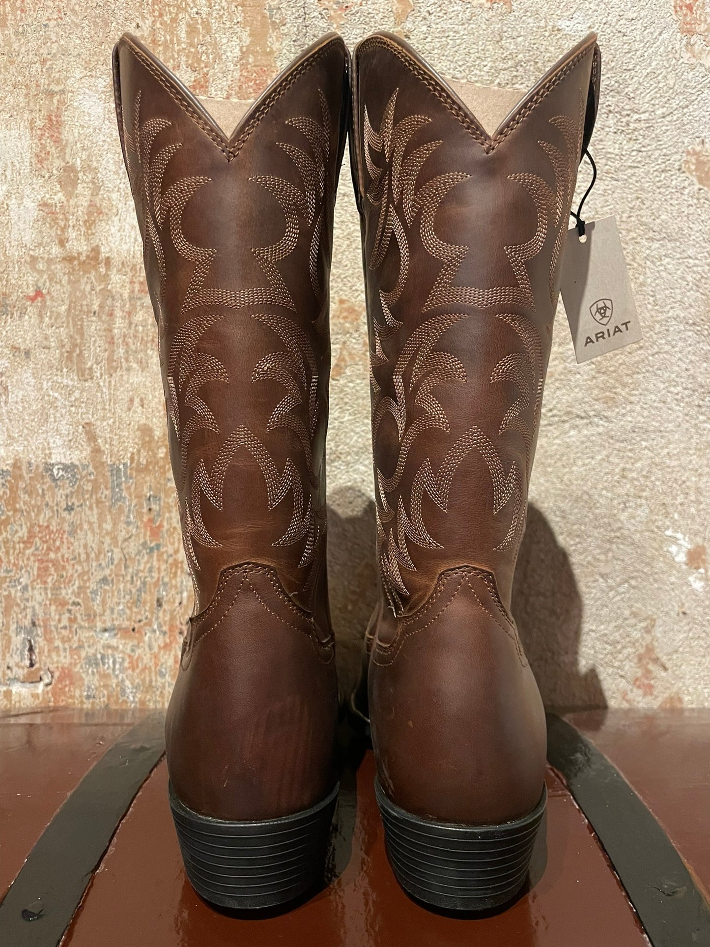 Ariat Heritage Western Round Toe Distressed Brown